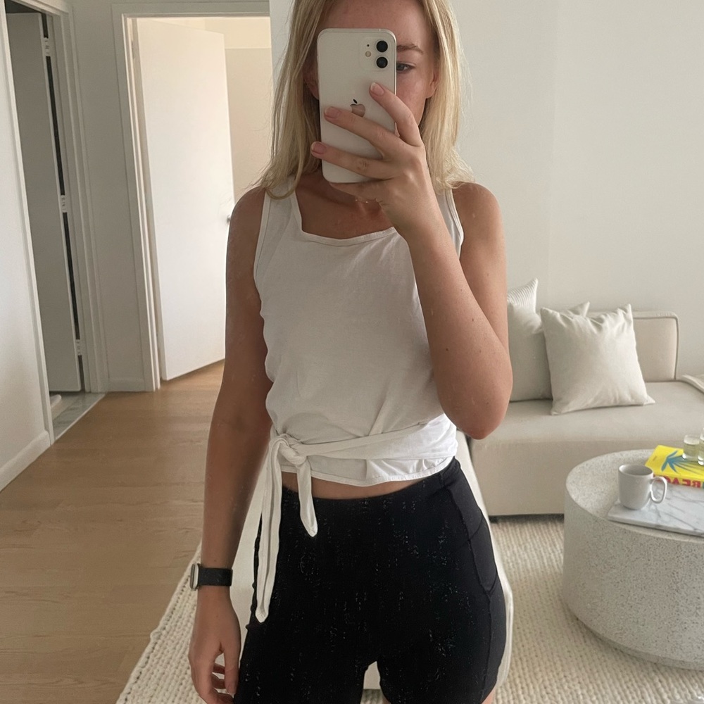 Lululemon white singlet wrap top size 4
